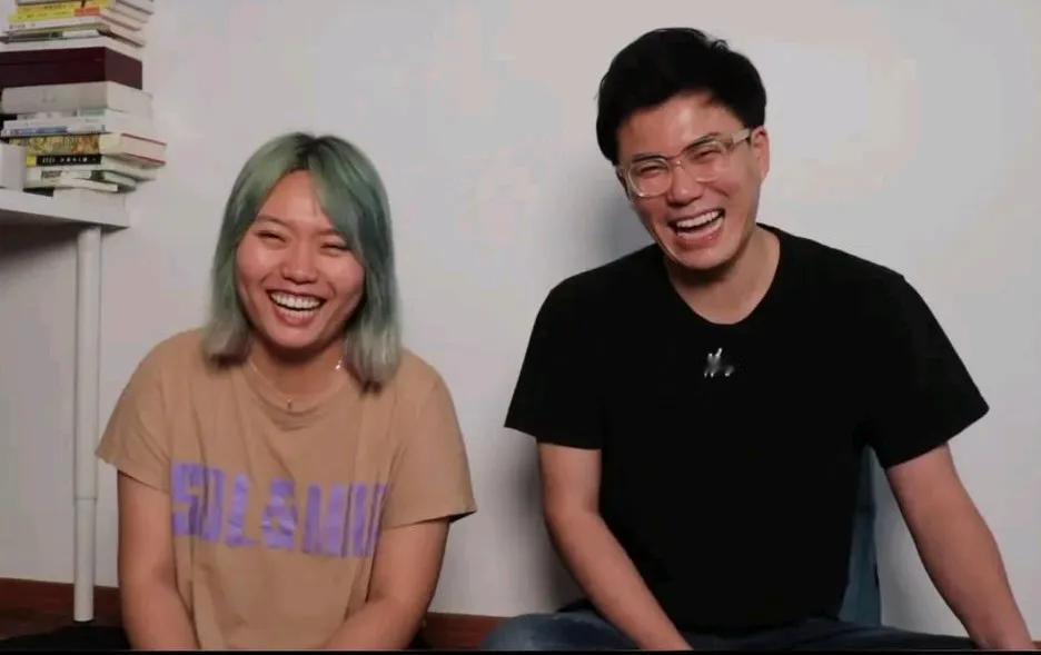 李雪琴的事充分认证了，每个成功女人的背后都有一个默默付出的男人。
李雪琴自己也承
