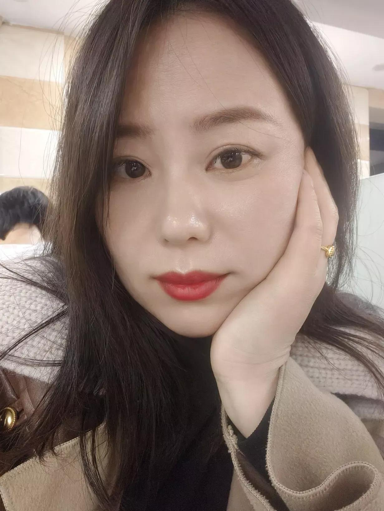 我老公属牛，今年52岁，长的挺精神的，从外表看也就四十郎当岁，要说这人和人差距还