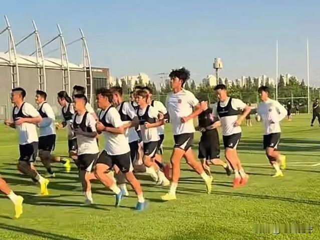 辽宁铁人在韩国集训，全力备战下半赛季…辽宁铁人足球俱乐部官方发布球队韩国集训视频
