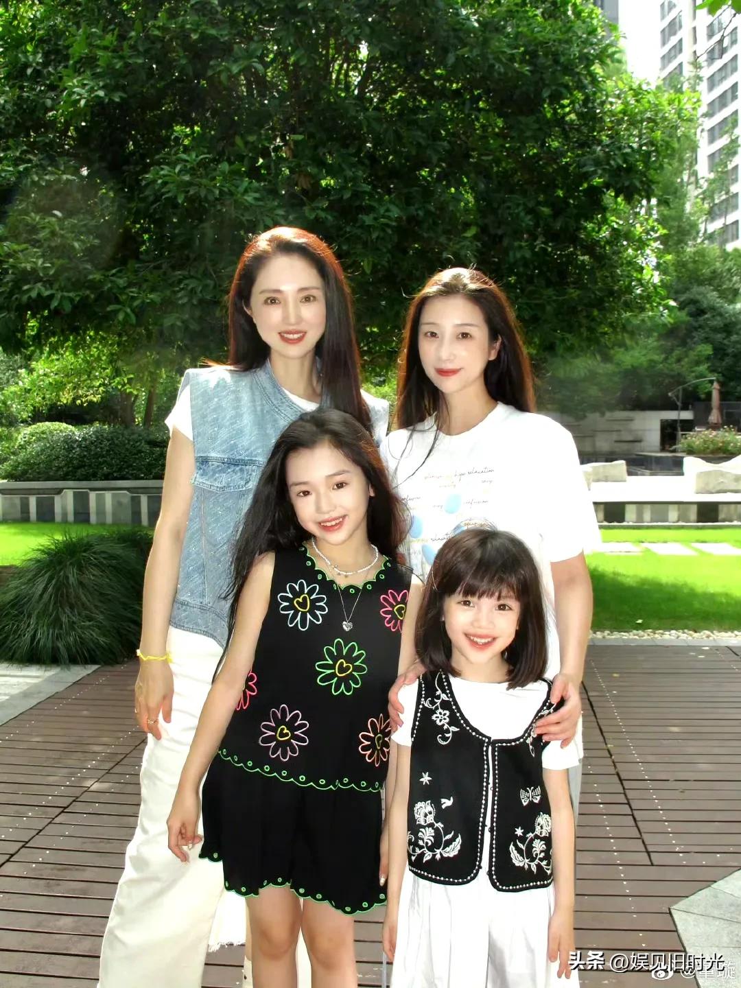 董璇女儿是极少数颜值超过妈妈的星二代了。

虽说董璇也很漂亮，但我总觉得她五官分