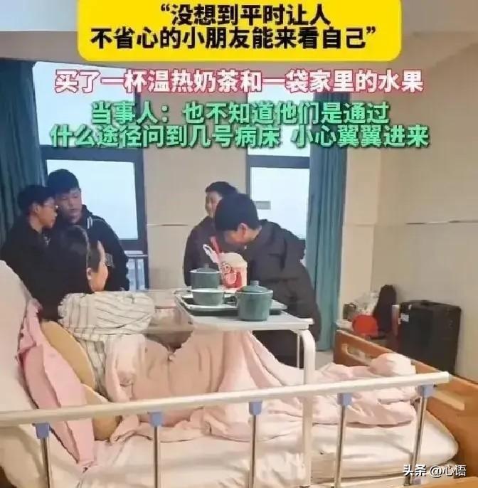 泪目了！浙江嘉兴，一名女老师怀孕生子后在医院病房休息，没想到，班里四名男生竟然悄
