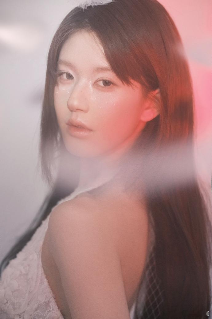 #赵露思生日光影大片##赵露思光下的美好#赵露思的生日光影作品，是对她魅力的最好