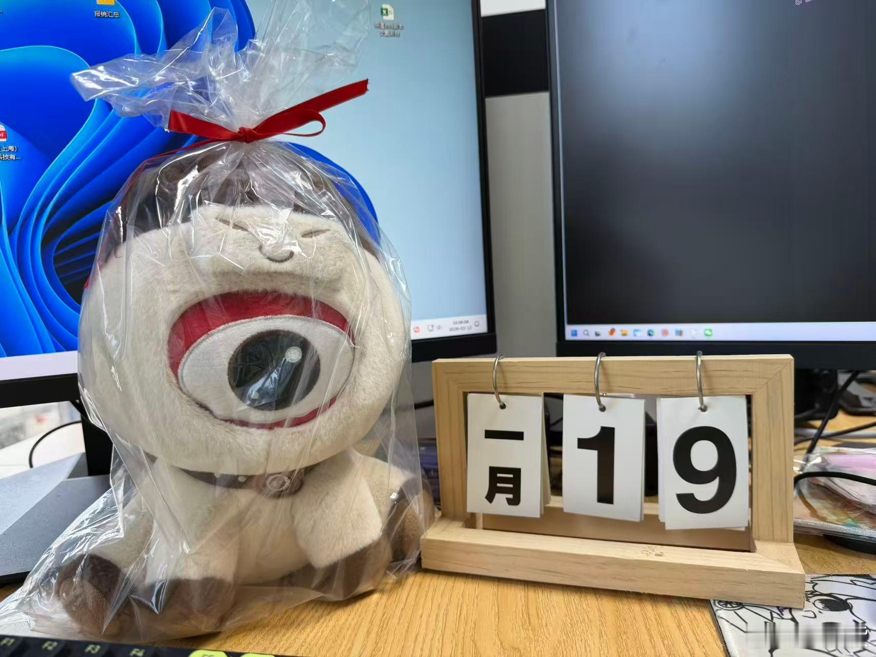 年初三接着抽奖，给大家抽一个新浪微博的小玩偶~点赞就有~大年初三，三阳开泰！微博