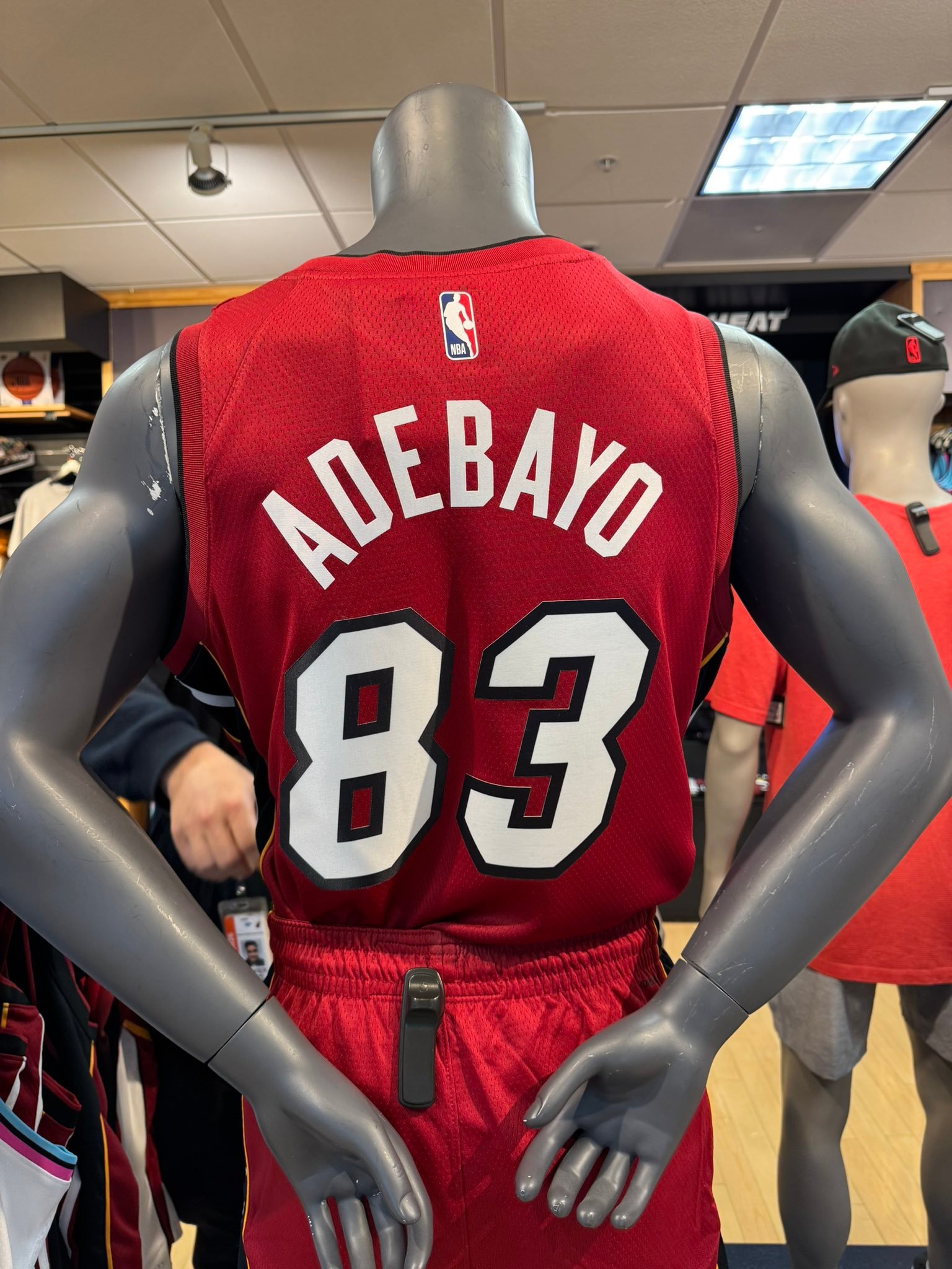 热火出了特制版的83号阿德巴约球衣都是生意不寒碜nba