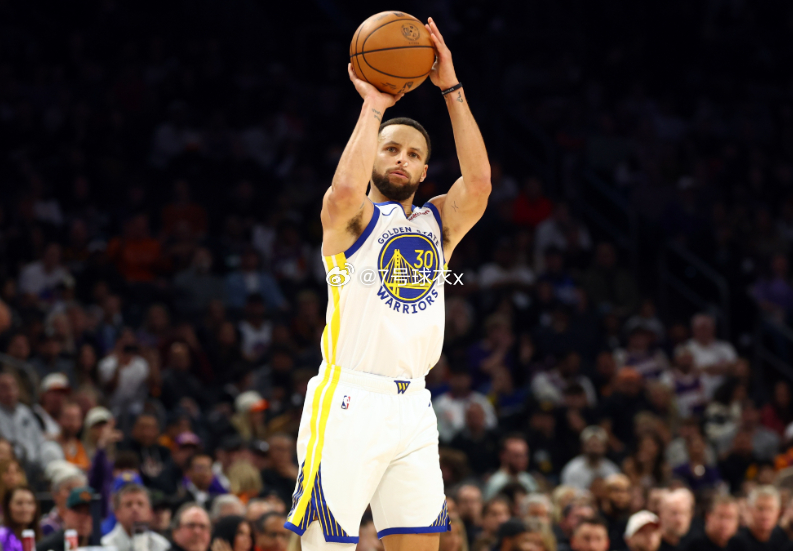 今日前NBA球员钱德勒·帕森斯在播客节目“Run It Back”中谈到了库里的