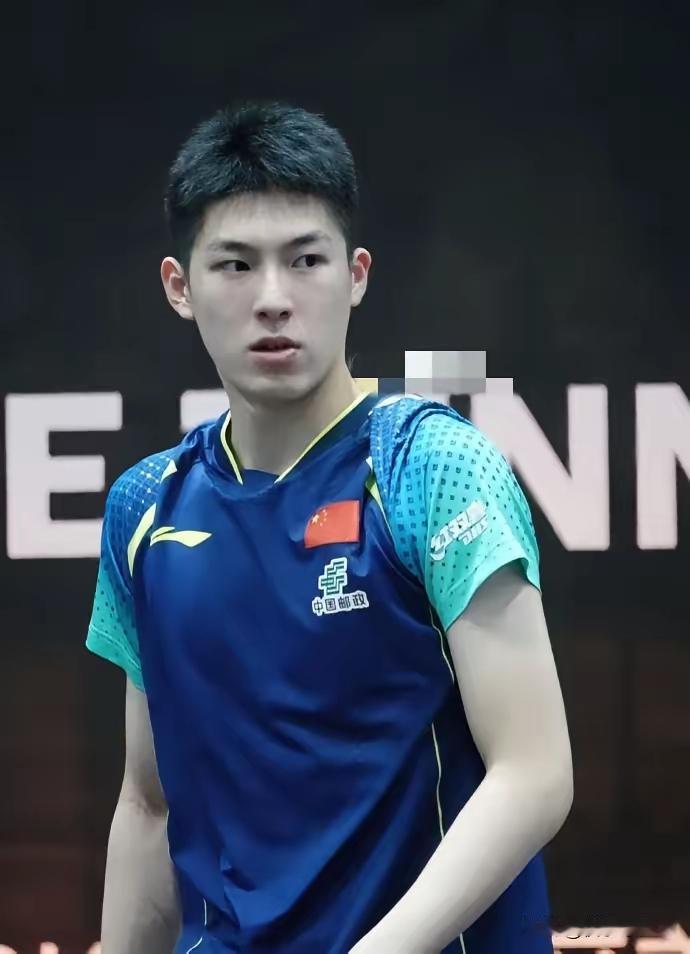 昨天拿冠军，今天栽跟头，
小将成长哪有顺风顺水？
温瑞博刚戴冠军帽就遇开门黑，