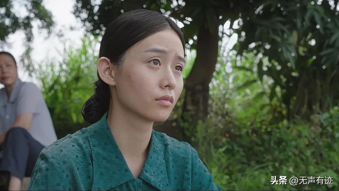 儿女陆续成家，叶淑柔也人到中年，鬓染微霜。某日午后她和一群邻居河边浣洗，忽然间对