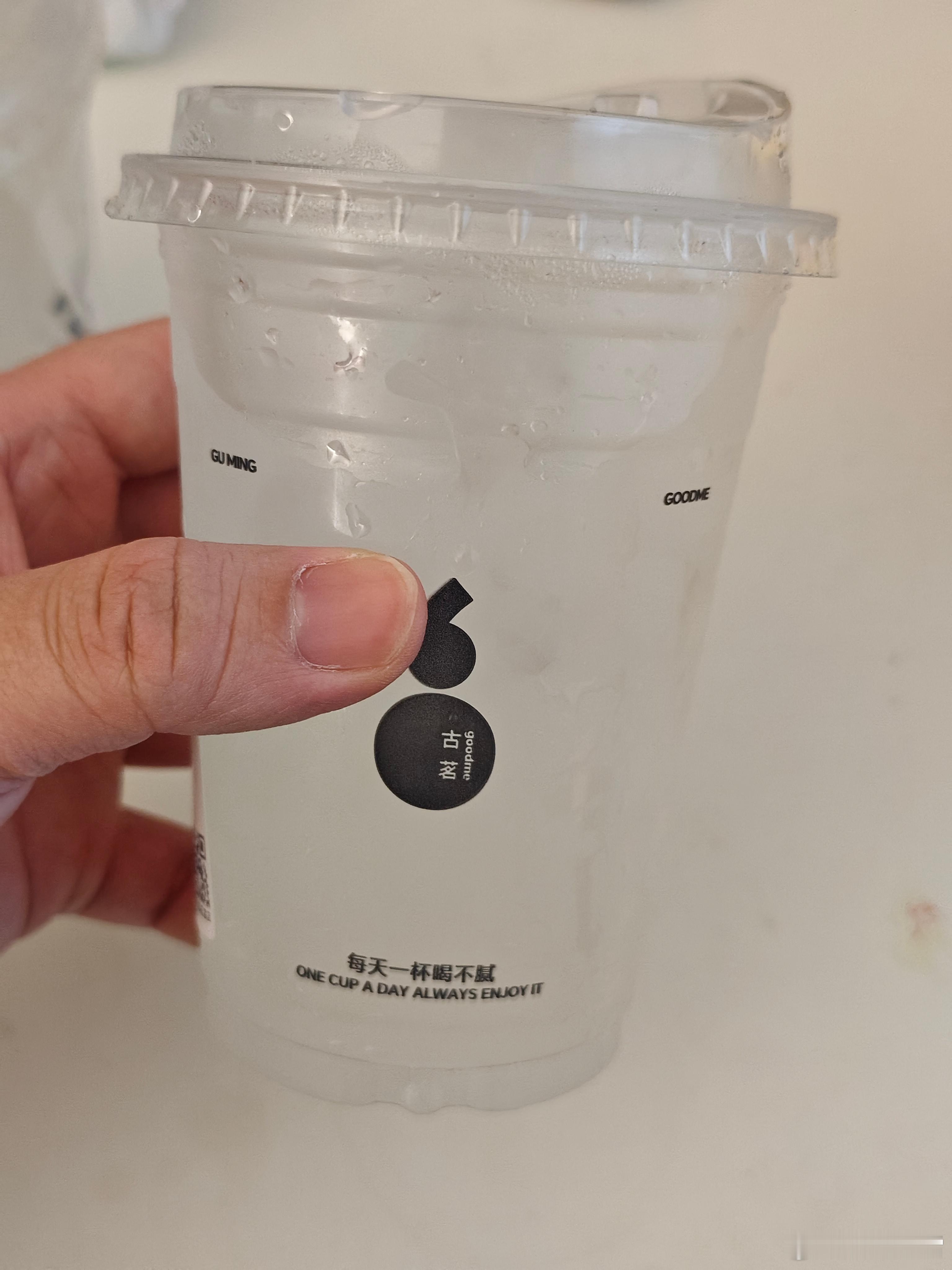 古茗两块五柠檬水古茗可太香了，2.5一杯的柠檬水，这不比蜜雪冰城划算，多来点竞争