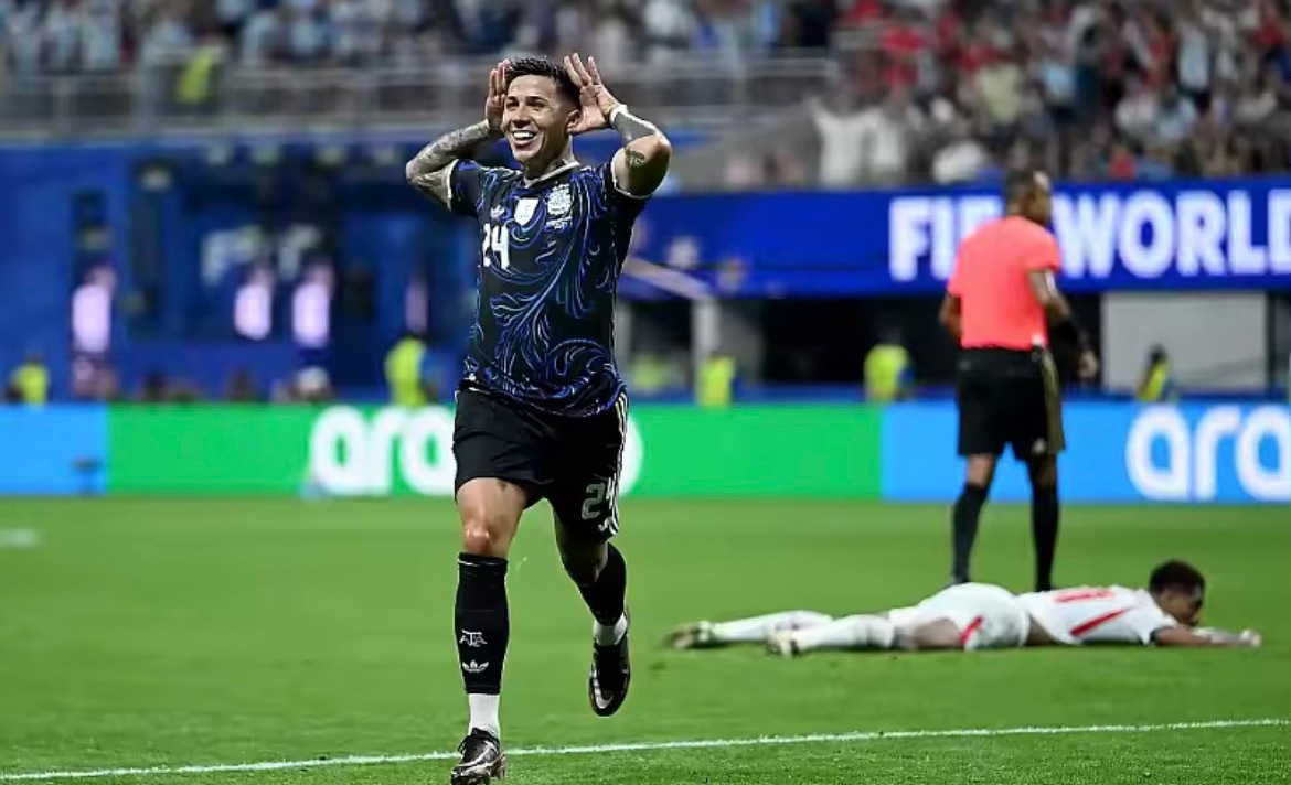 世界杯半决赛，阿根廷以2-1逆转英格兰，成功晋级到世界杯决赛。这场比赛里，戈登的