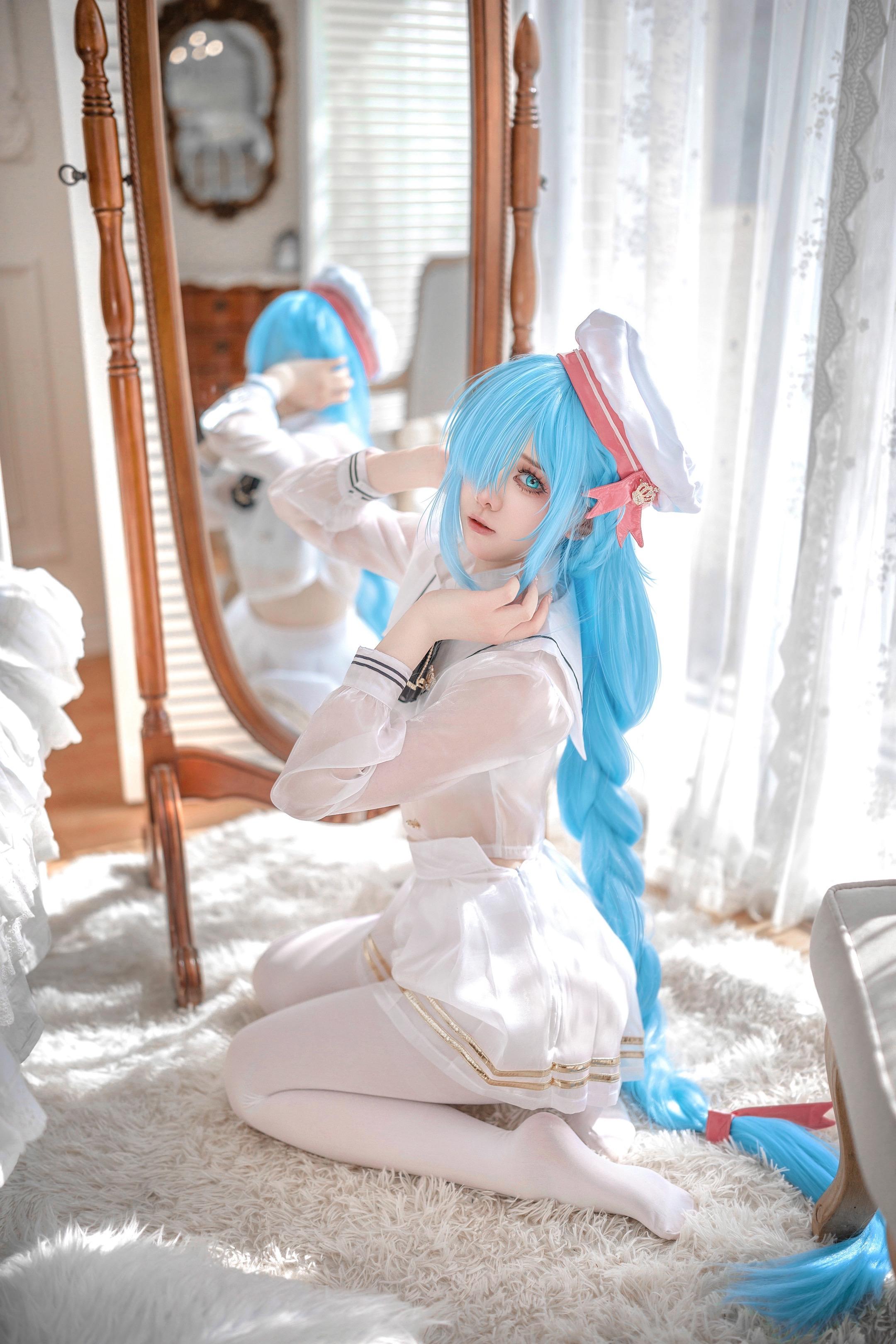 等我穿好衣服 可以一起出门吗。指挥官