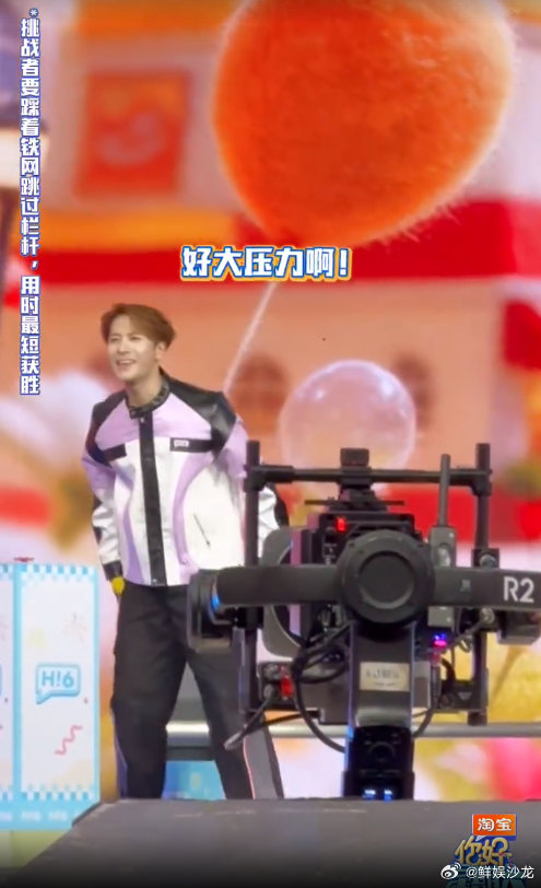 王嘉尔陈飞宇跨栏又帅又丝滑你好星期六 跨栏环节燃爆现场！王嘉尔喊压力大却快如闪电