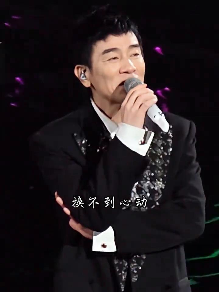 缠绵的晚风，吹熄爱的梦，为何love is gone goue，全部散在幽幽半空