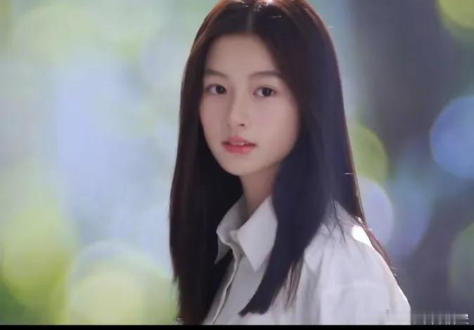 对这个叫七七的女孩子没恶意，但是一想到她出道后她那个“精明”的妈妈就会赚的盆满钵