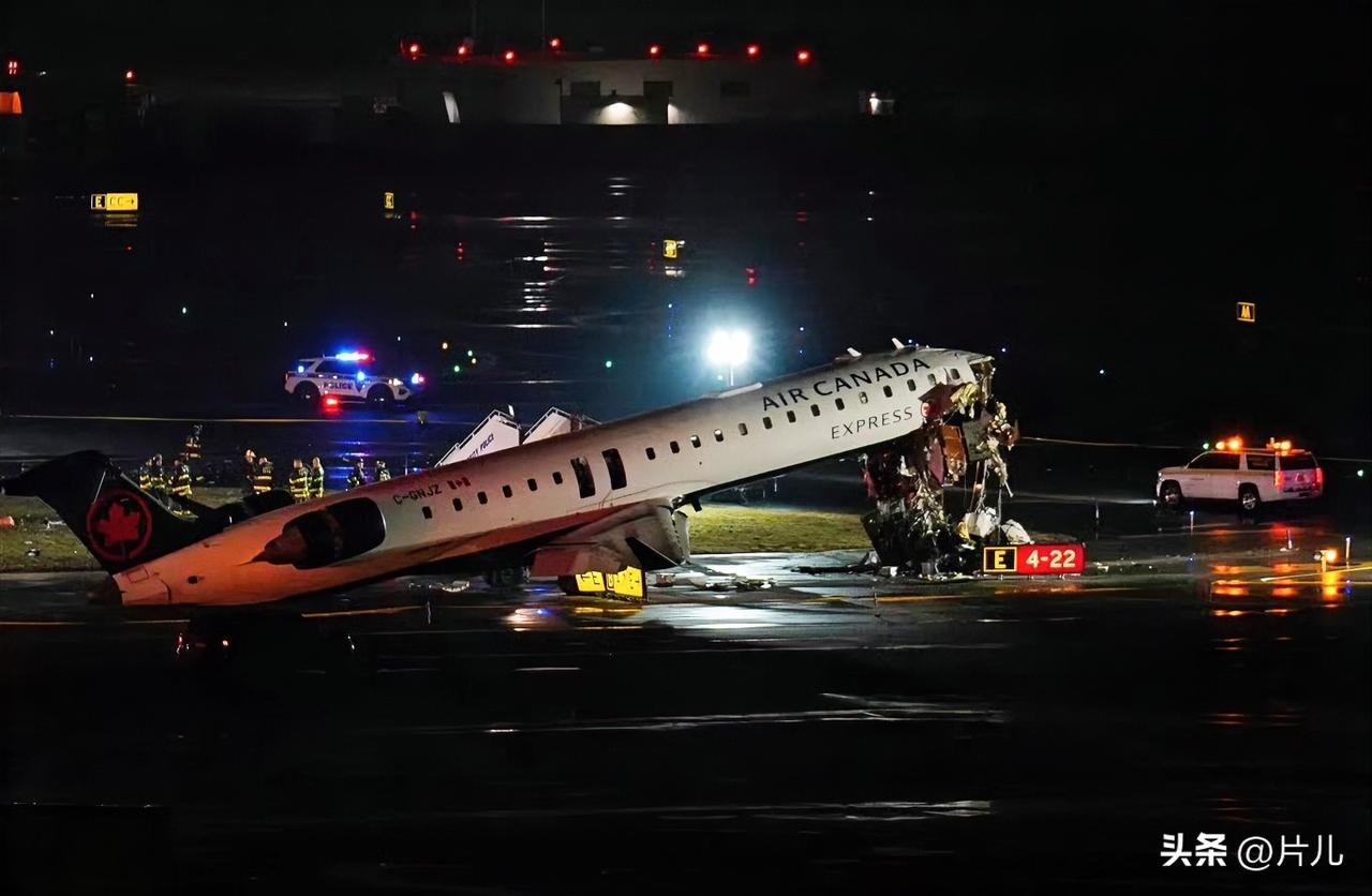 突发！加拿大一架航班在纽约与一辆消防车相撞、机长和副机长当场丧生。刚刚，多家外媒