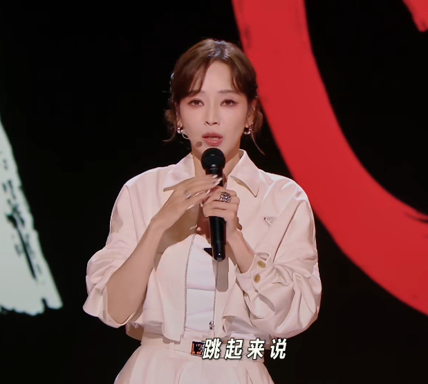 侯佩岑说女性有力量尤其上肢力量喜剧之王单口季快来一起听听侯佩岑说的！！侯佩岑说女