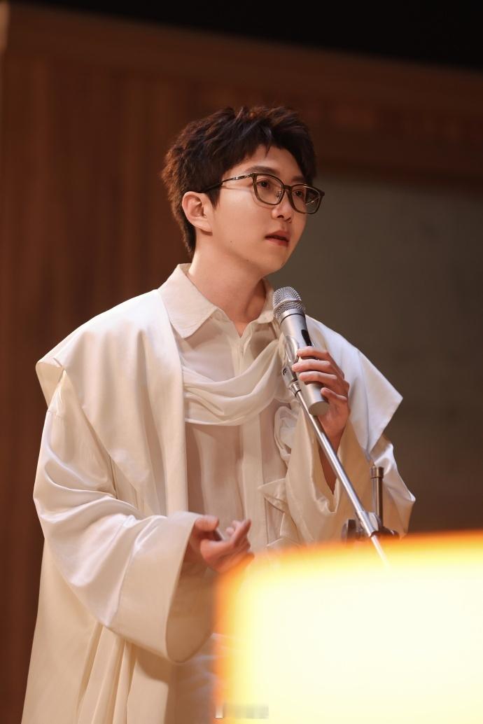 #毛不易[超话]# #毛不易全新专辑冒险精神# 这不仅是一张专辑，更是一段旅程的