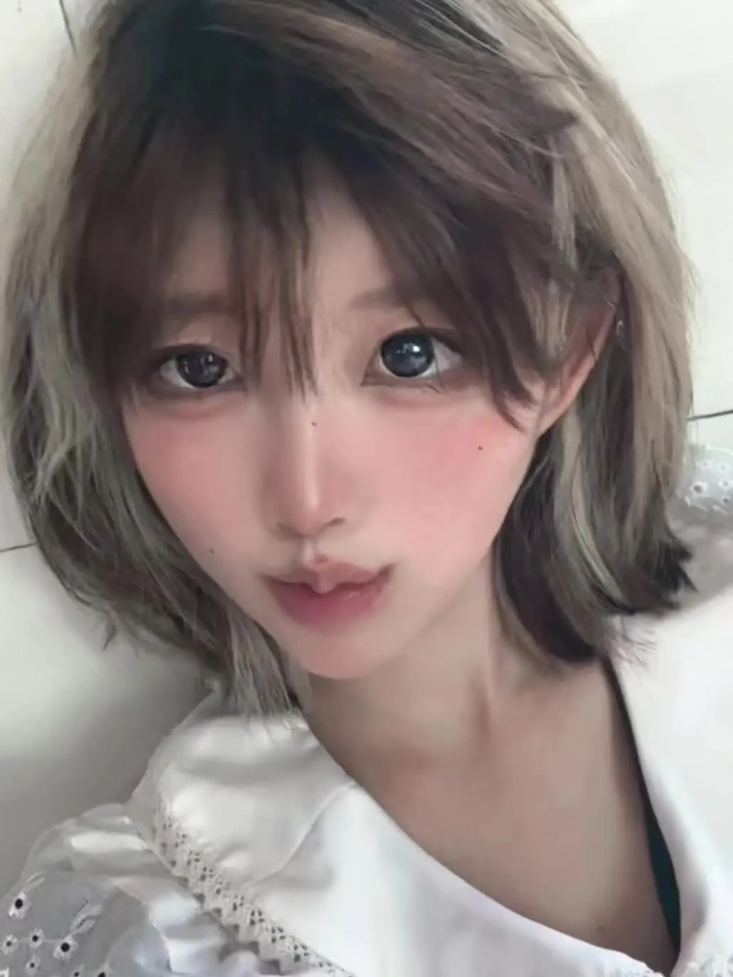 你总是笑眯眯的看着我，毫不吝啬的夸奖我，我喜欢你