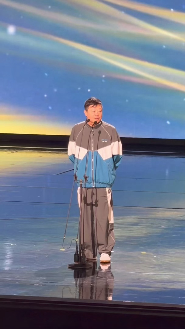 马东黄晓明买IP我蹭IP看着大佬们布局IP，我默默跟在后面快乐蹭IP，主打一个省