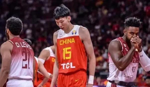 有一说一，如果中国男篮队员都像易建联那样自律、自强，应该能到这个级别！

1，周