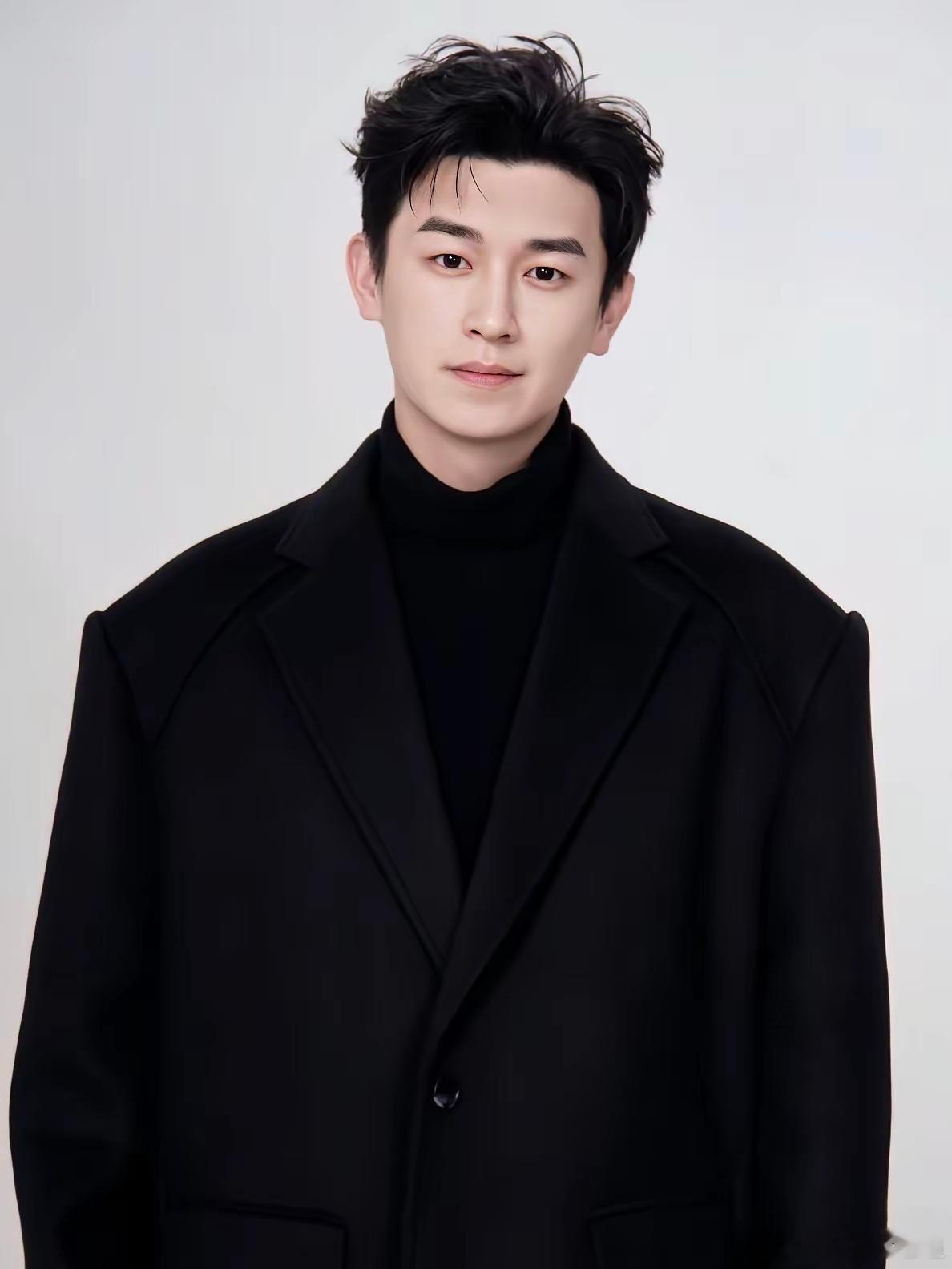 这个世界上最看不懂的人就是杨旭文了原因很简单因为他实在是太会演戏了，人长得板正不