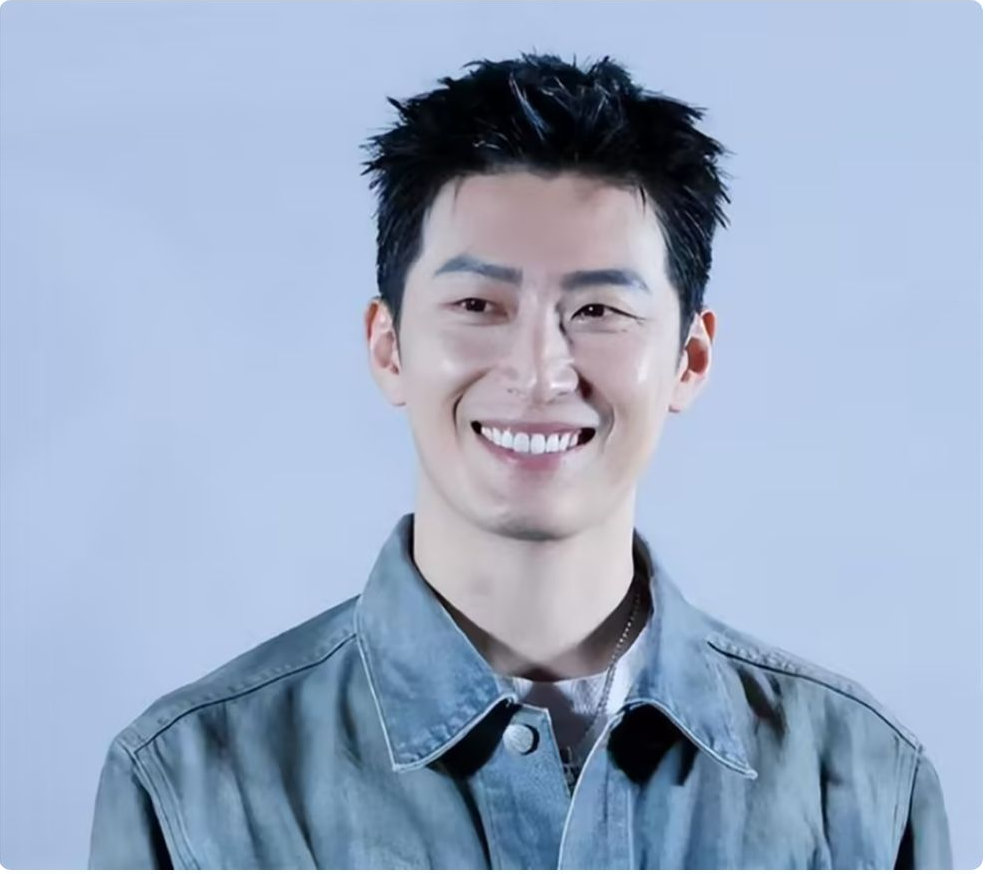 全体致敬！37岁窦骁高调官宣喜讯，豪门赘婿标签彻底成过去式 