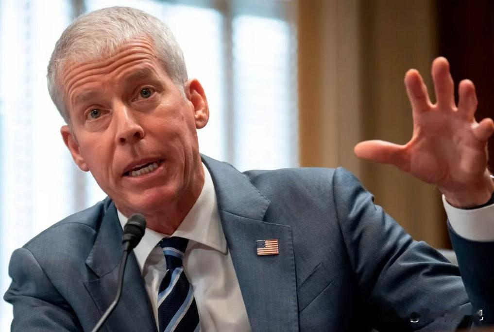 美国能源部长赖特在加拉加斯与委内瑞拉代总统罗德里格斯会面，讨论石油、天然气等能源