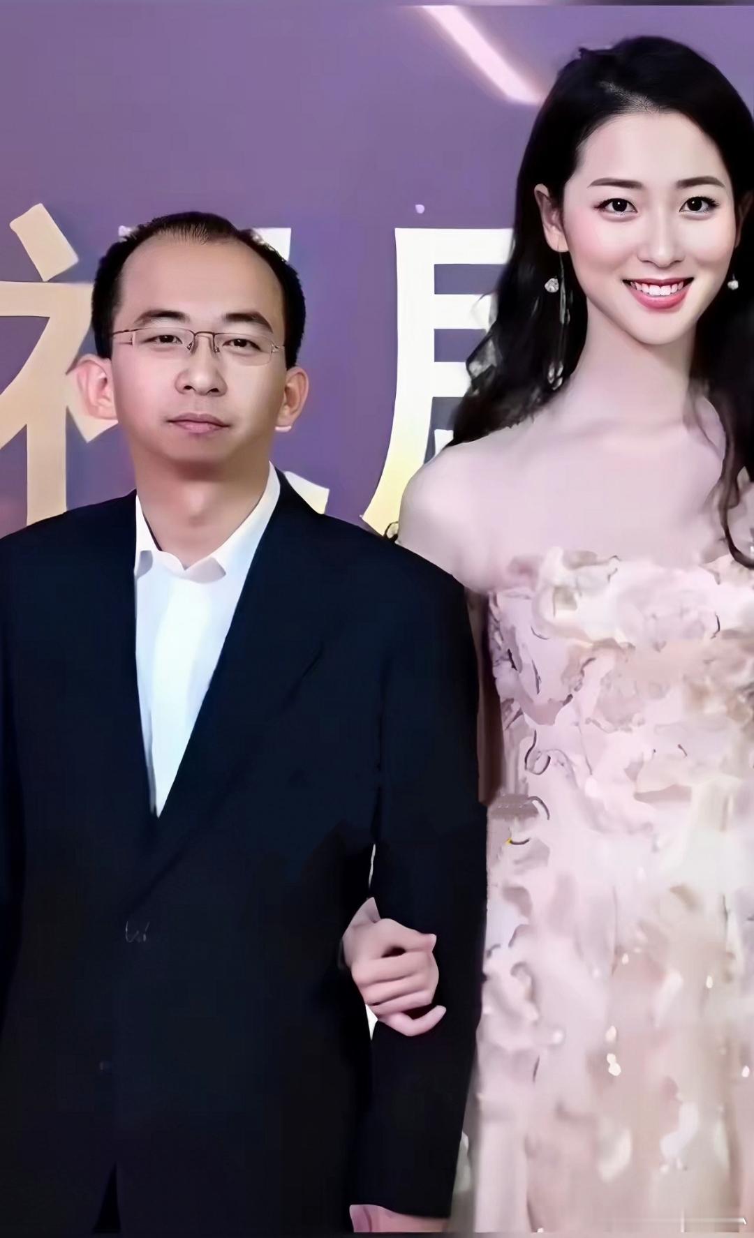 2022 年，坐拥 10 亿身家的 “最丑男星” 巨兴茂和大美女孟久淇大婚，那颜