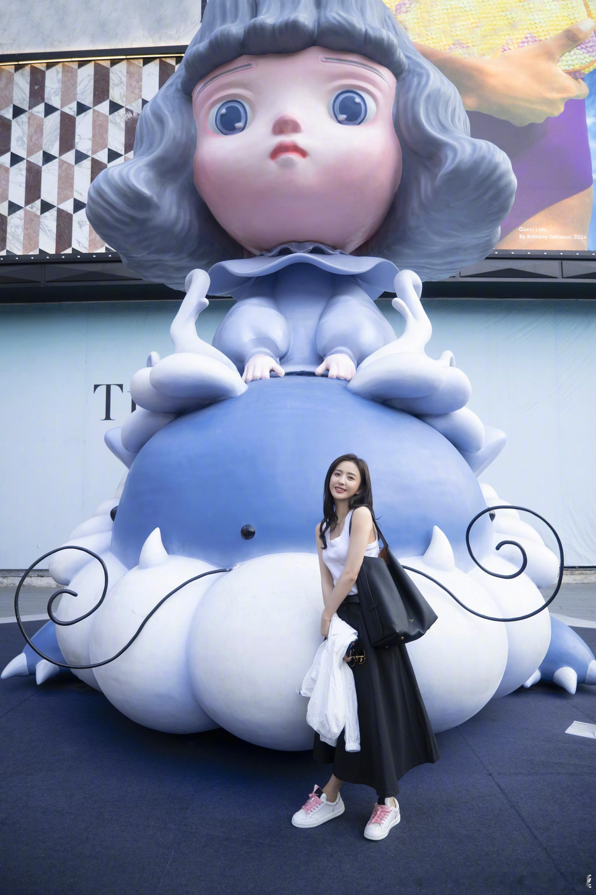 #佟丽娅美得很轻松##长发佟丽娅充满春日气息#佟丽娅的美丽，如同春日里的繁花似锦