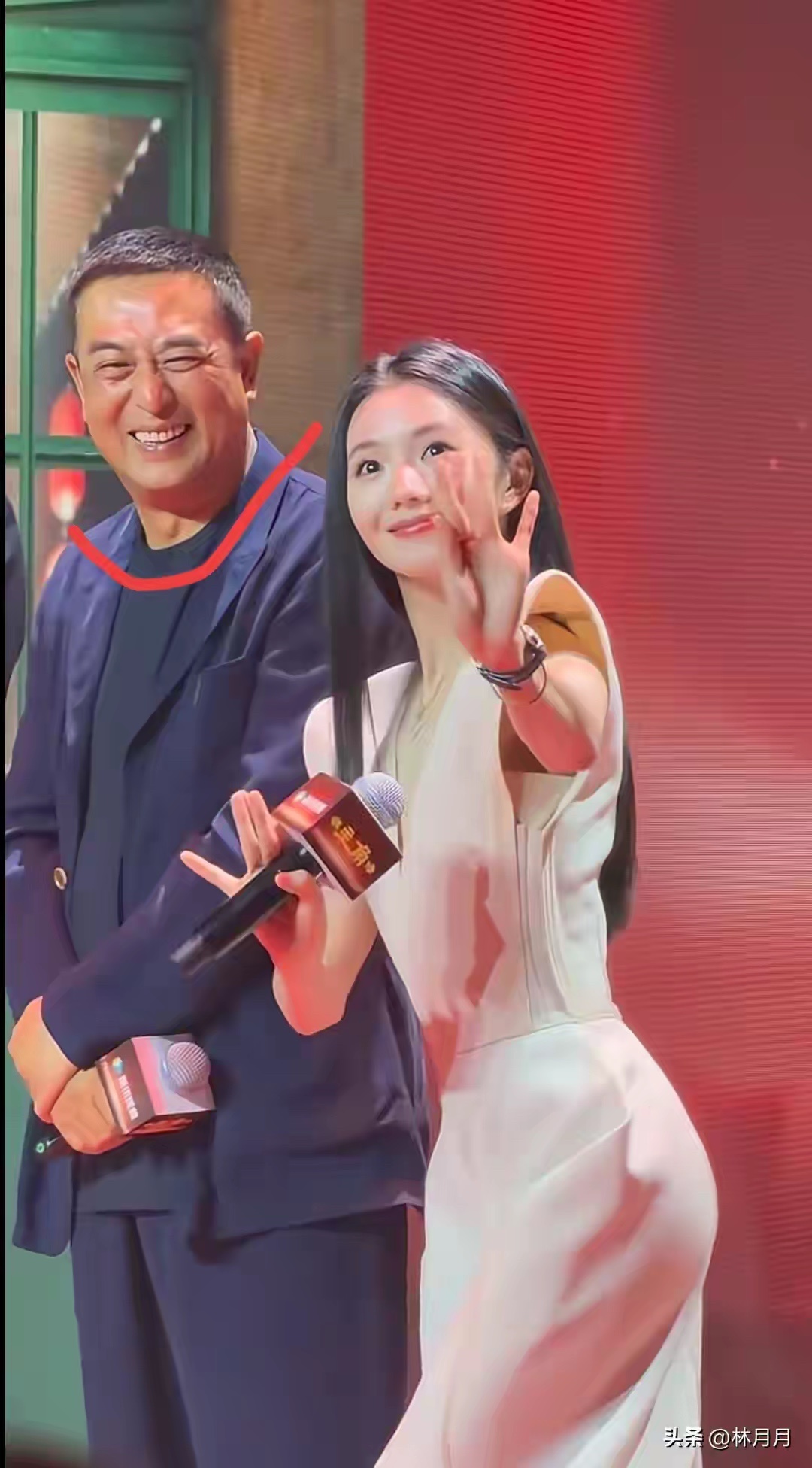 小姑娘跳舞 张嘉译就像看自己家女儿一样，自己的女儿就是这么优秀！ 