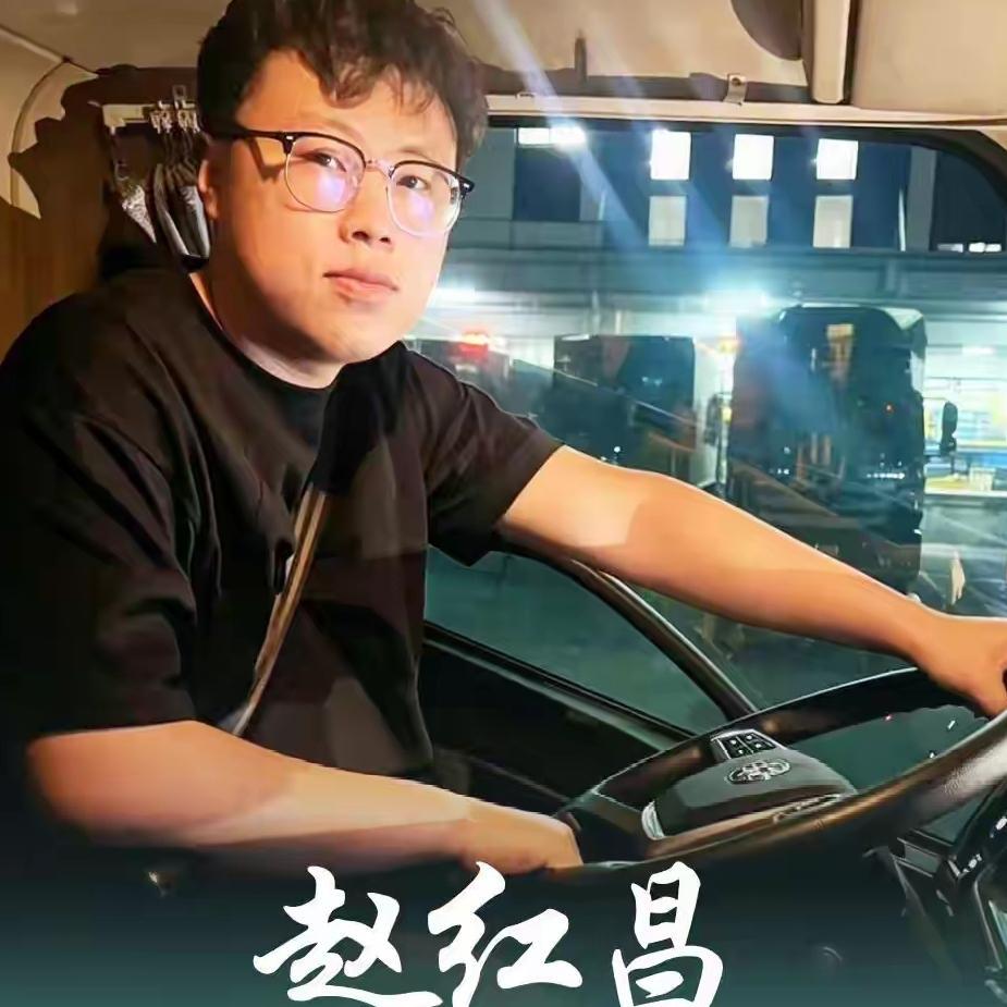 生死瞬间！车辆爆燃前，临沂货车司机徒手拽门救出车主
 
谁也没想到，4月8日临沂