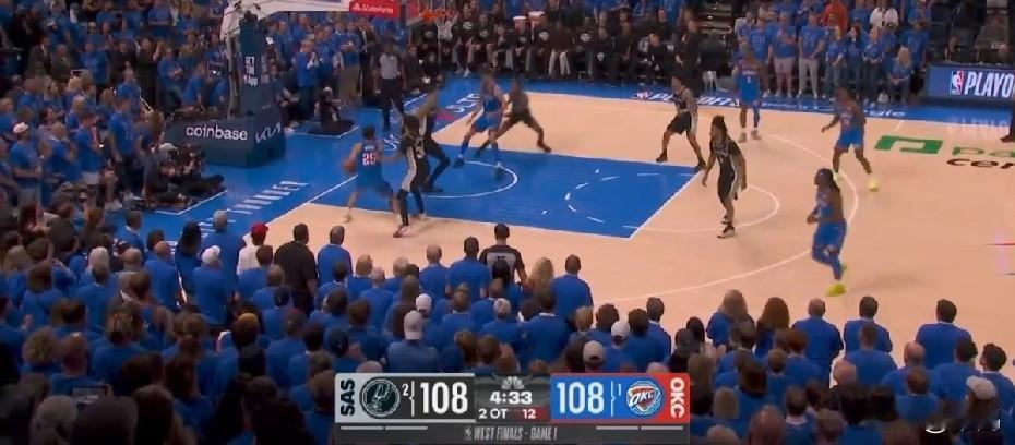 双加时。 NBA西部决赛第1场。就来一个双加时，此前马刺队的文班亚马来了一个超远