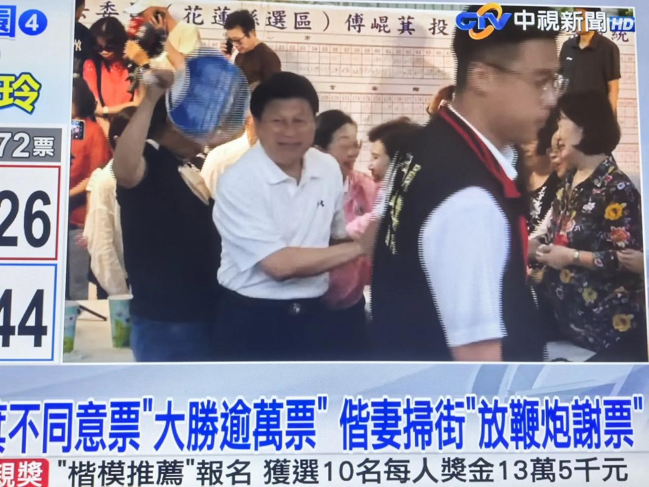 蓝营今天太开心了，傅总召直接在路边放鞭炮庆祝。
最让民视和三立崩溃的是，他们觉得