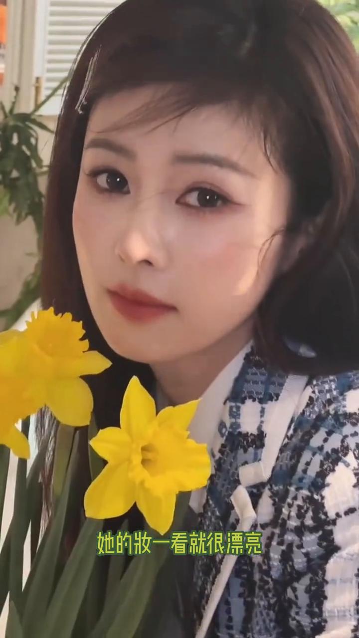 救命，突然发现白鹿美的好奇怪。她的妆一看就很漂亮，但还是不会让人觉得是她人漂亮。