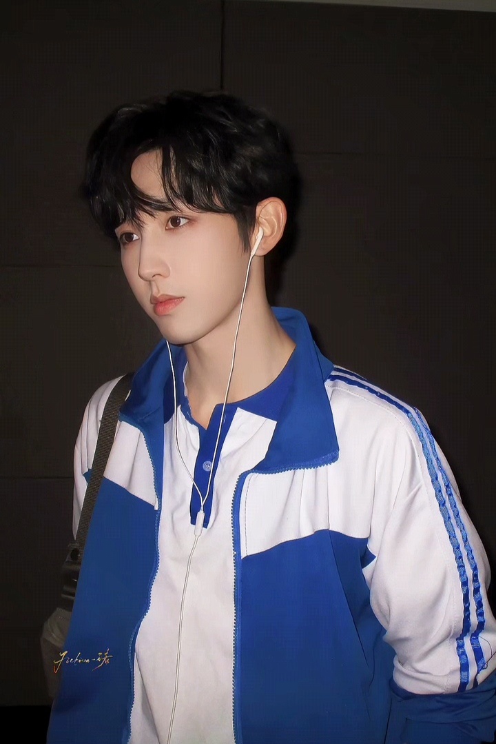 𝐒𝐢𝐥𝐞𝐧𝐜𝐞 𝐢𝐧 𝐛𝐥𝐮𝐞 * 💧 