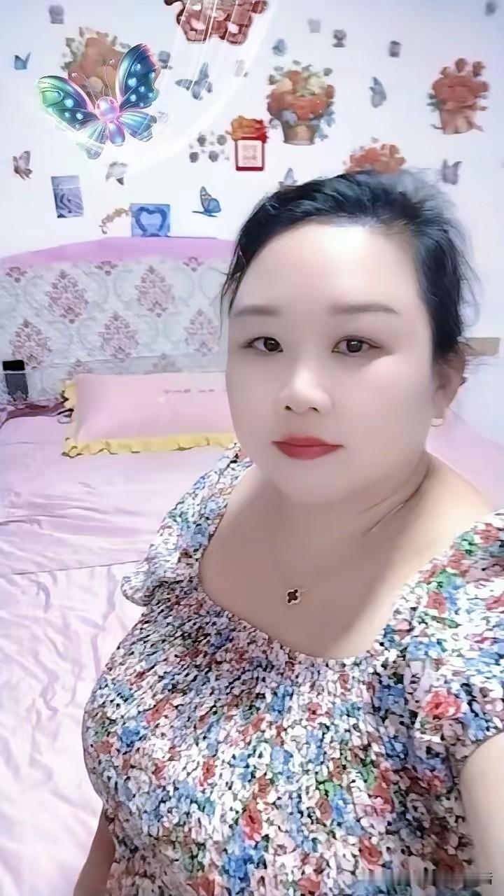 好多女人总说自己长得丑
不好看
你可千万不要这样说
本来不丑的
说多了可能真的就