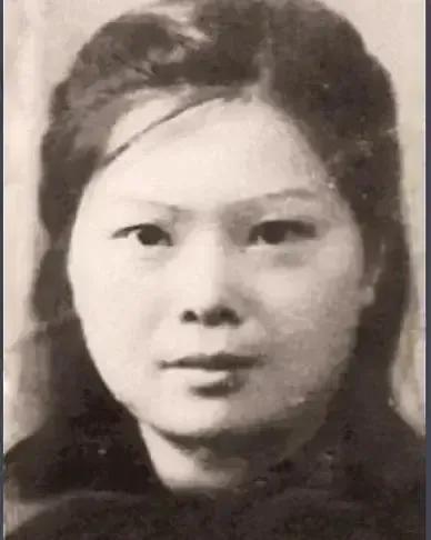 1942年，陈独秀去世。临终前，他严肃地对小自己29岁的妻子说：“我死后，你可以