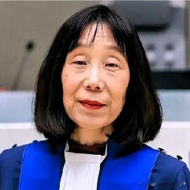 赤根智子目前的处境极为艰难，此前她已被俄罗斯通缉，如今又遭到美国制裁，而她所面对