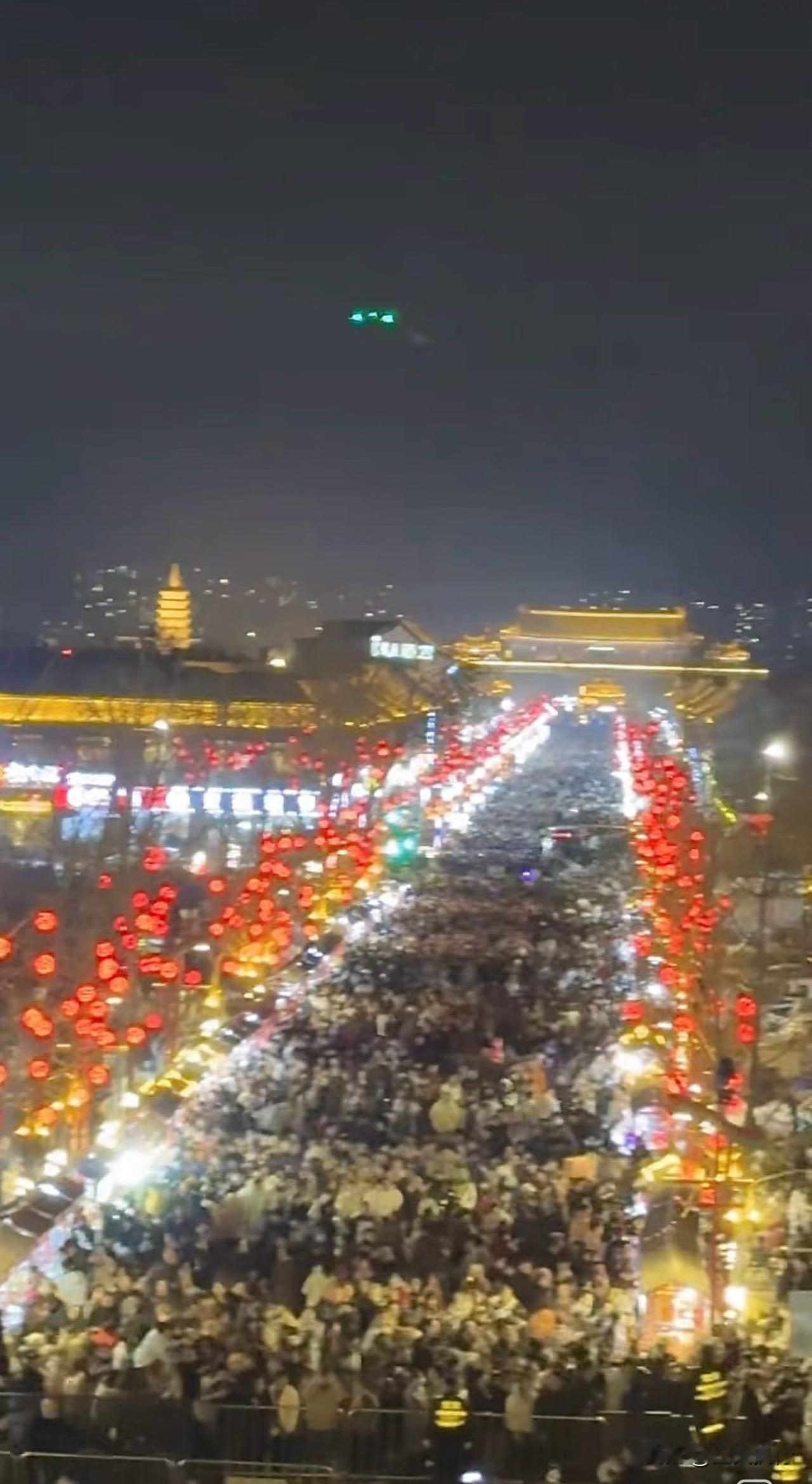 走亲访友是一项极具意义和温情的传统社交活动，以下从积极和可能存在的小状况两方面来