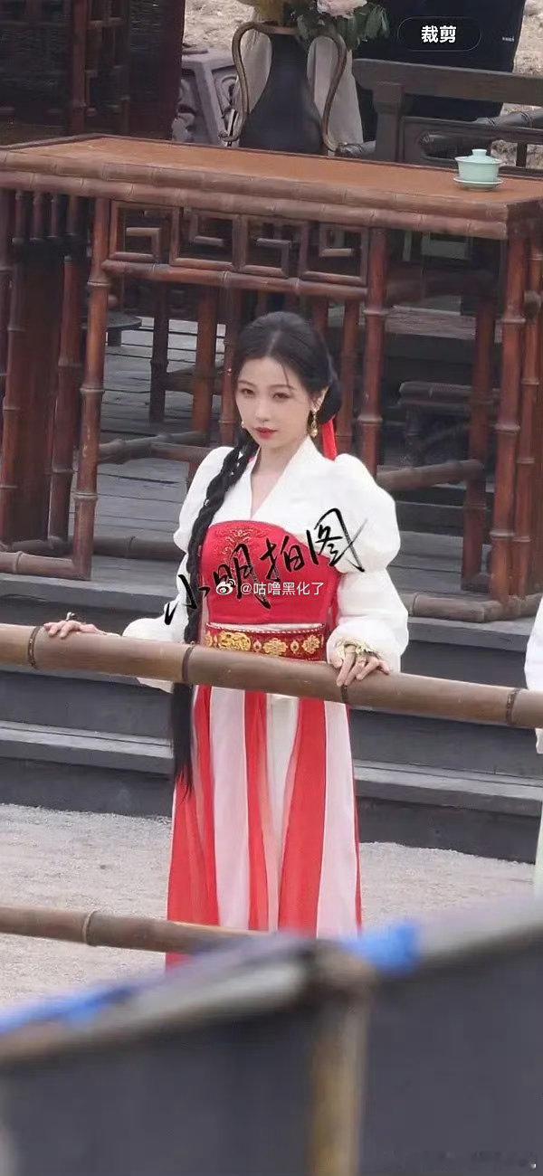 虞书欣自己补妆路透虞书欣云初令自己补妆虞书欣云初令补妆路透 虞书欣真的好让人喜欢