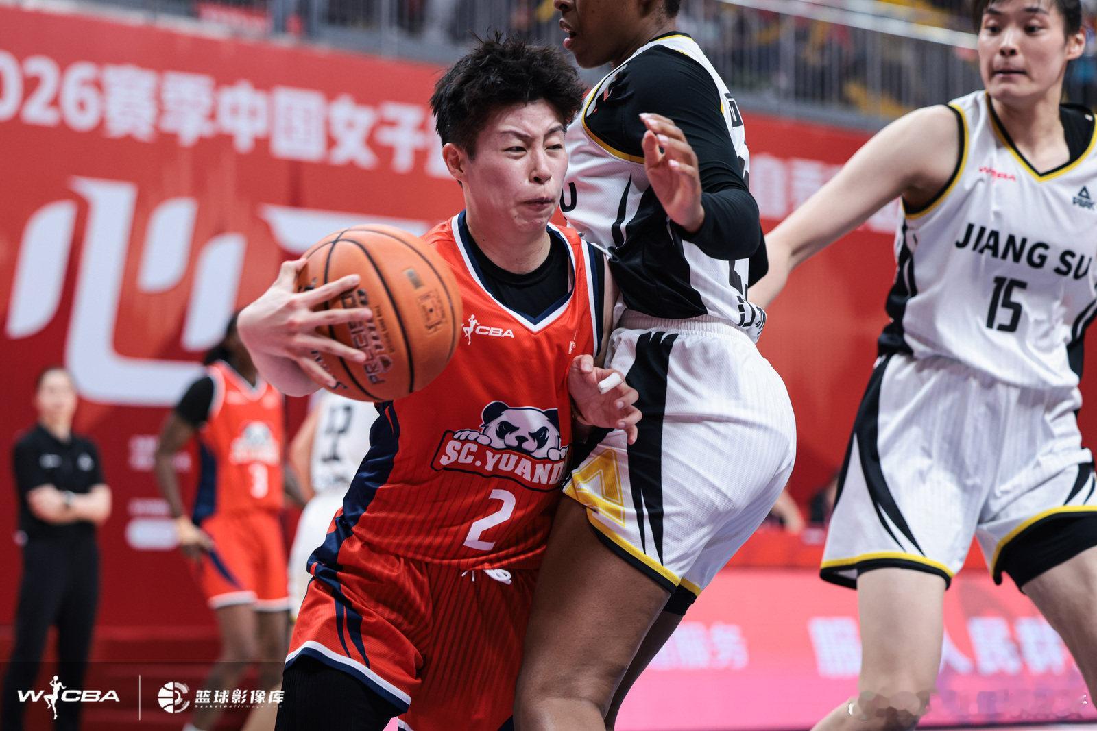 李缘状态回暖昨晚，四川女篮客场87:75战胜江苏女篮，总比分2:0晋级总决赛。过