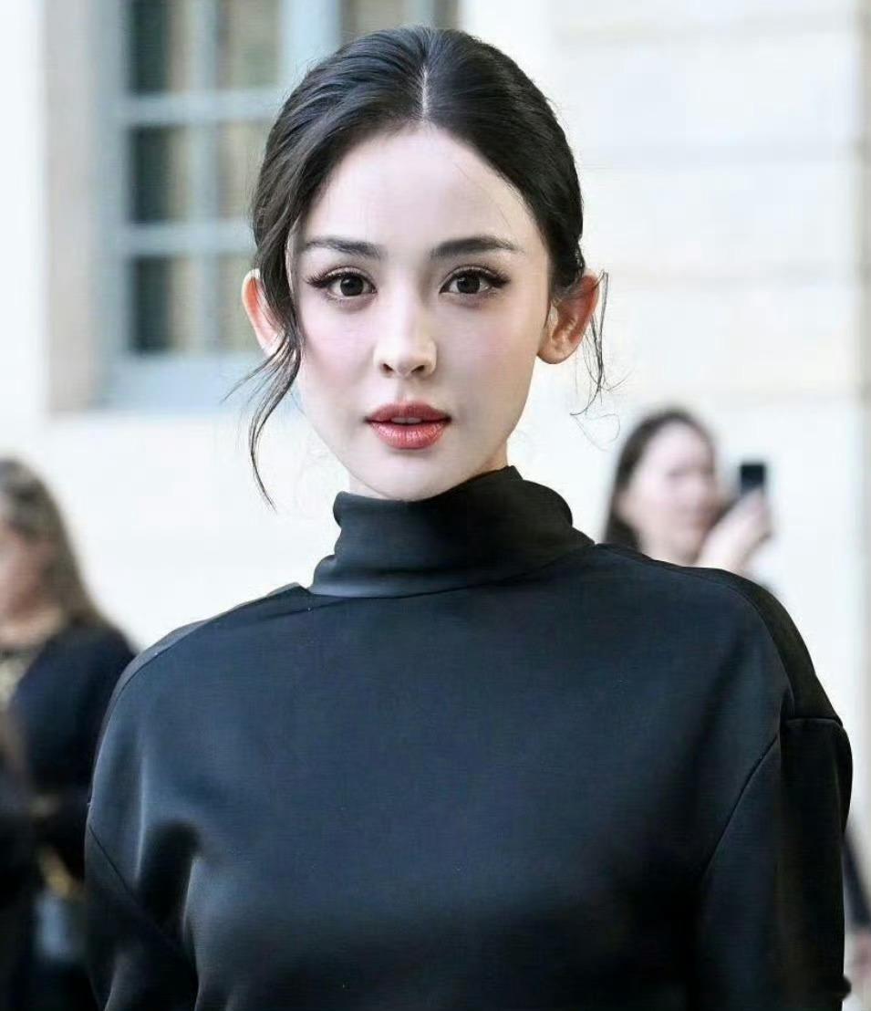 热巴娜扎 新疆双美闪耀巴黎 新疆双美✨ ​​​