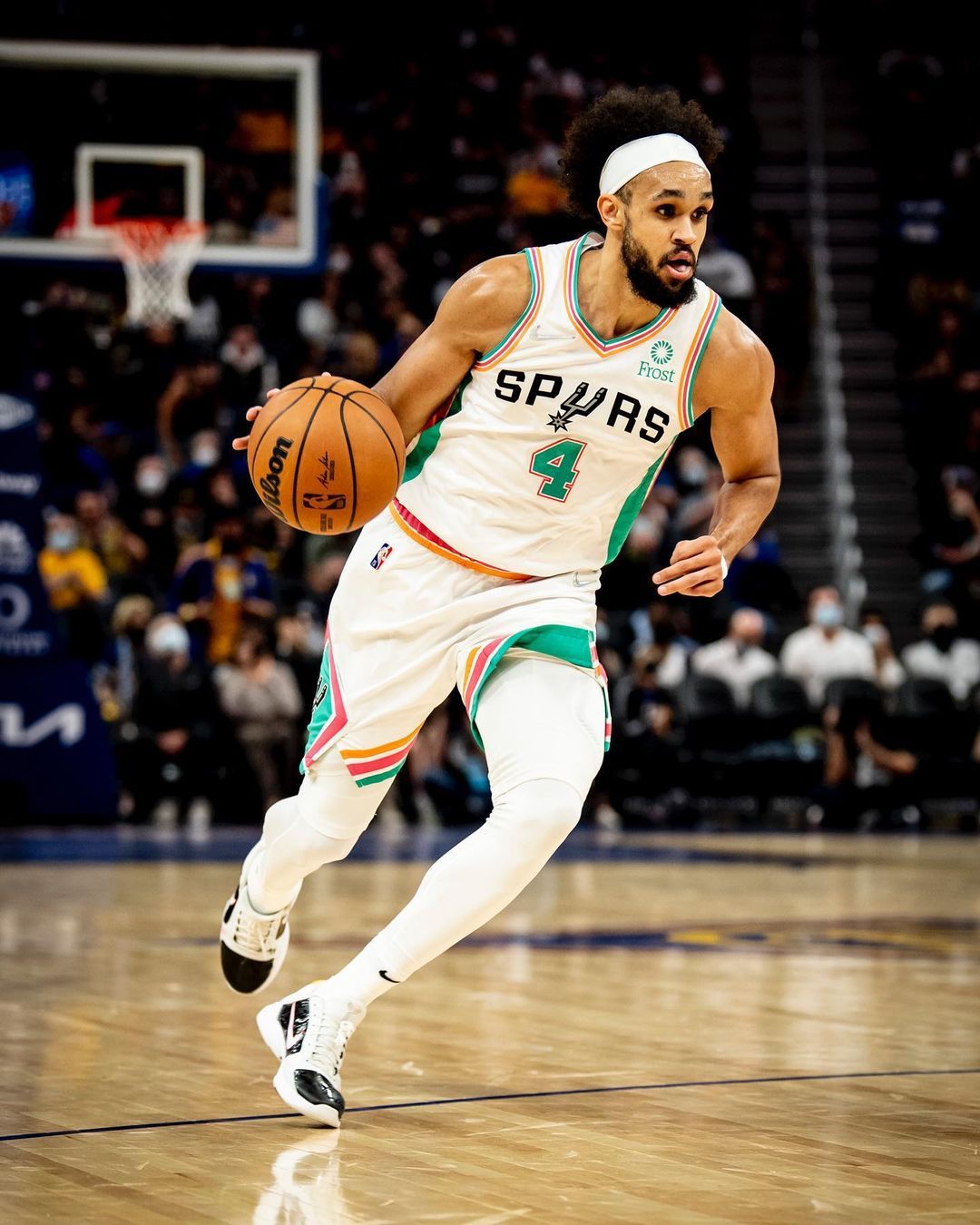 ❤️怀特：波波很在乎球员 没有他的话我不知道自己是否还能留在NBA近日，德里克-