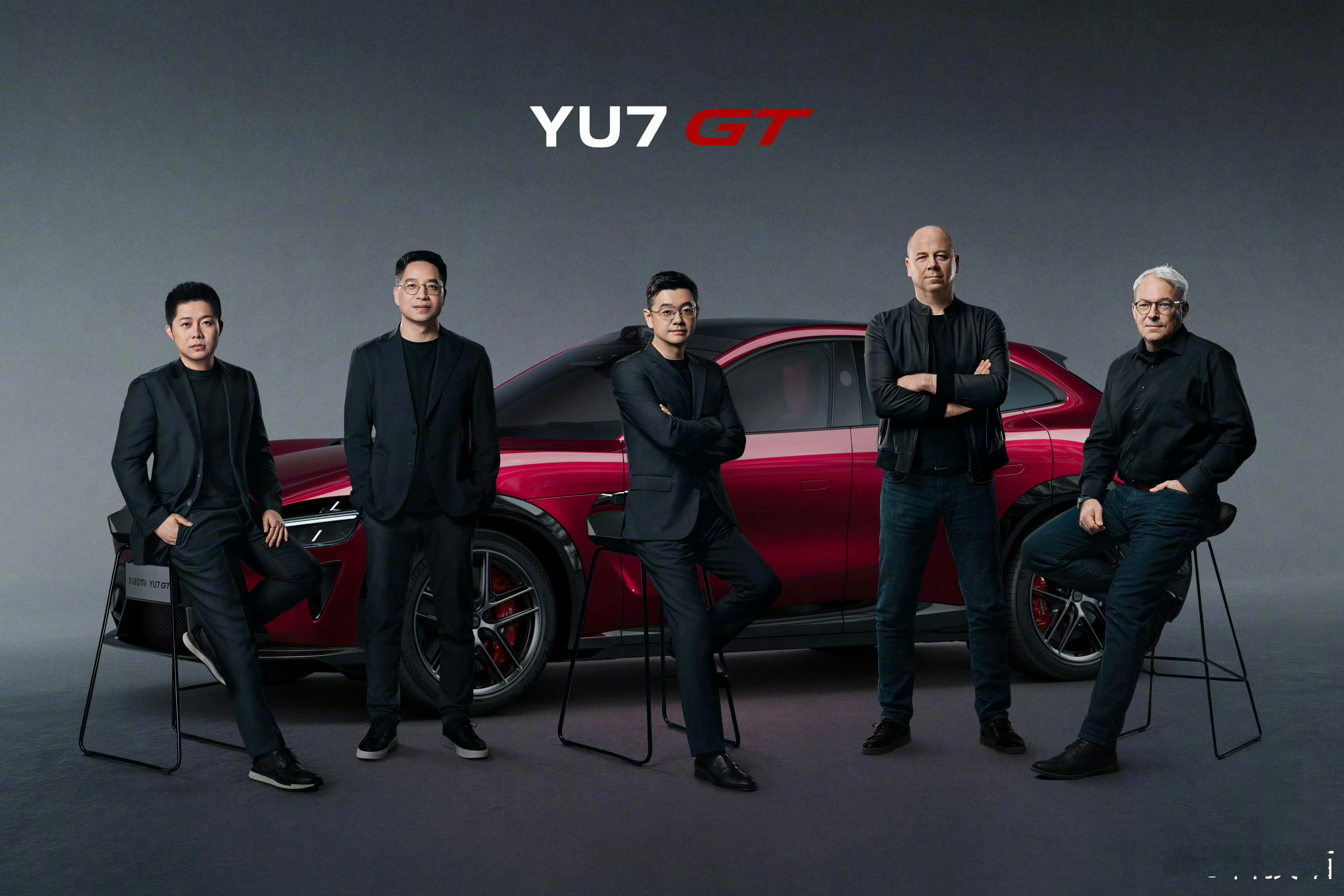 雷军晒YU7GT团队小米 YU7 GT 项目的主要负责人：产品总监 王蠡（左三，
