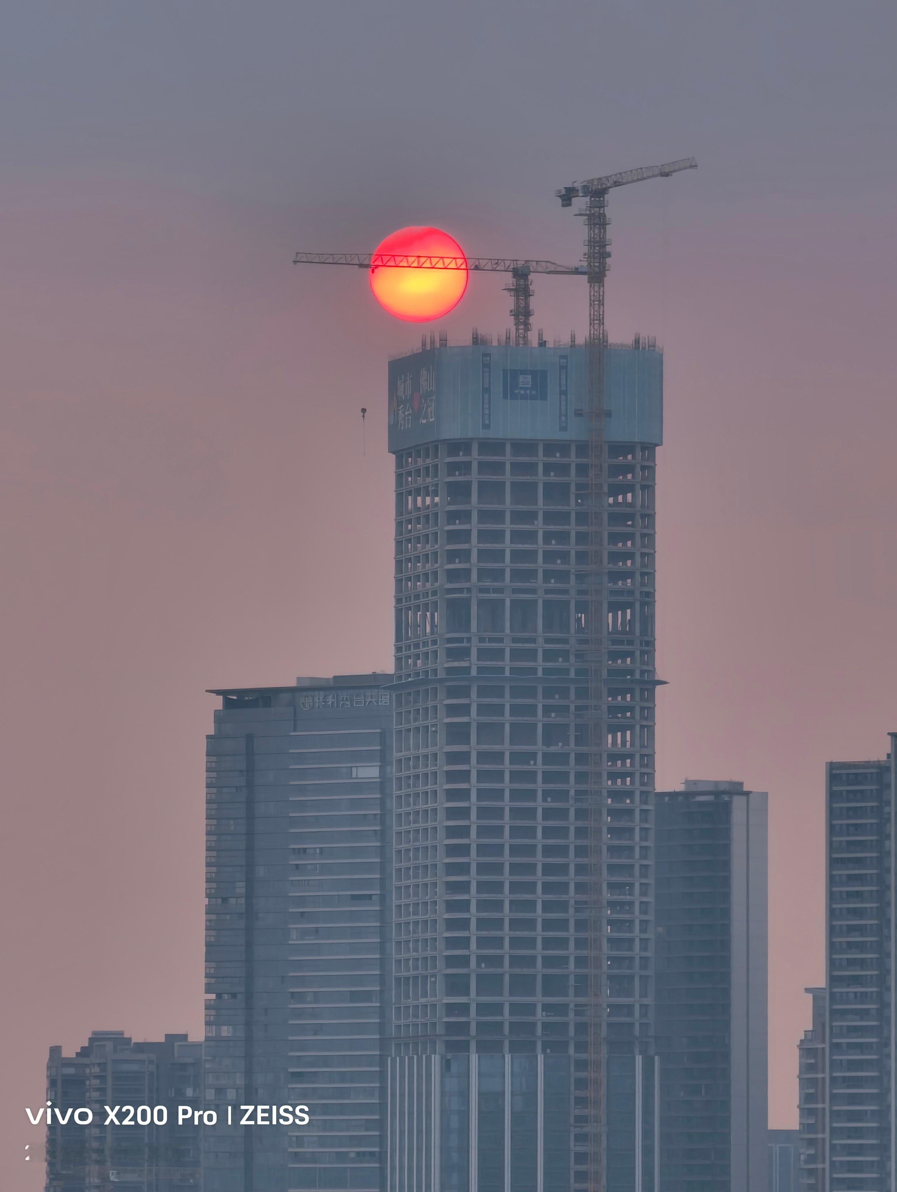 上海晚霞写不是上海的晚霞，用的也是自己两年前的x200 pro ​​​
