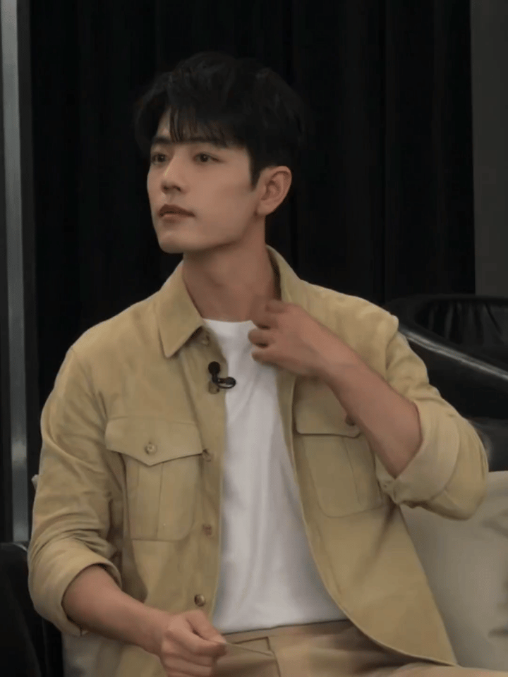 肖战今天直播造型，抓住这个青春男大感帅哥 