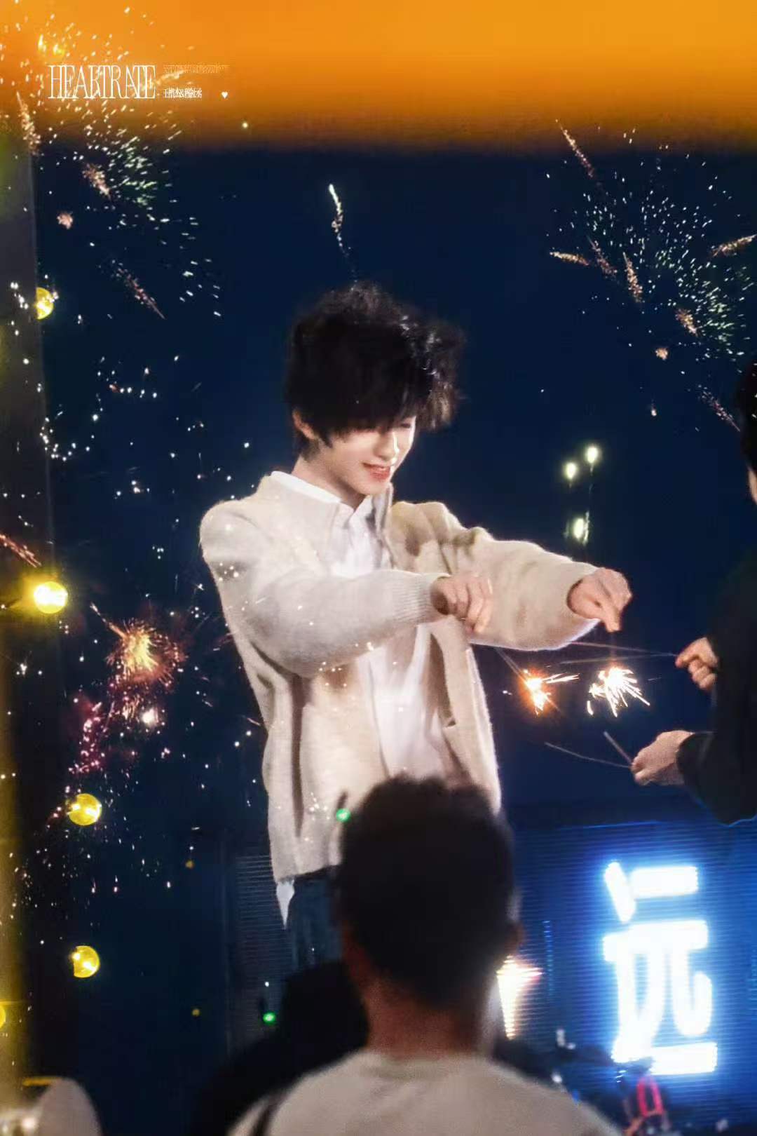 王橹杰新剧仙女棒路透 王橹杰仙女棒路透 笑的好开心呀小杰 