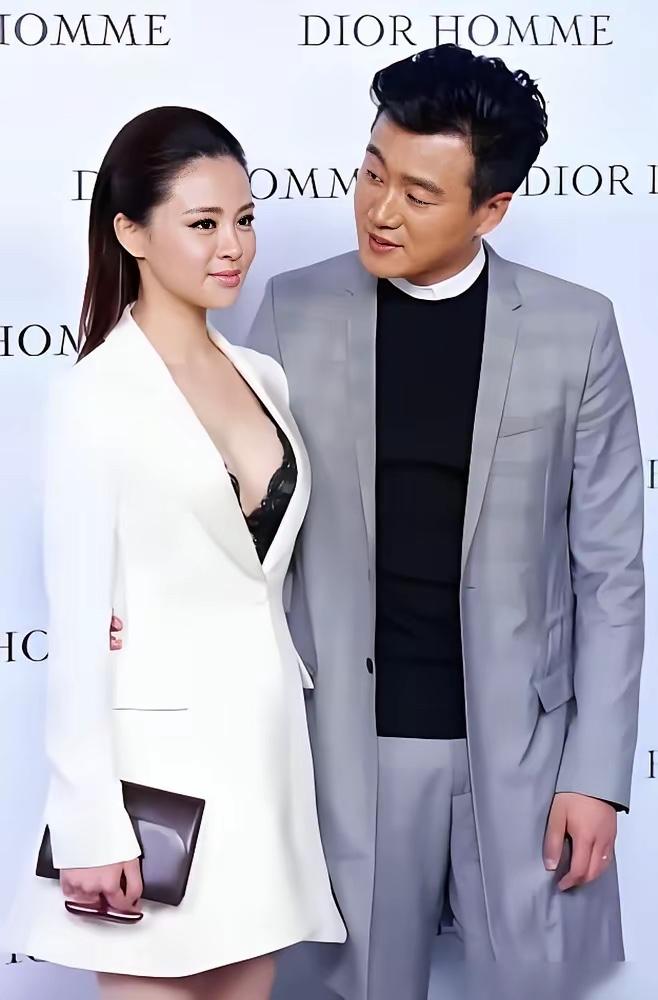 佟大为旁边女士是谁？非常有气质