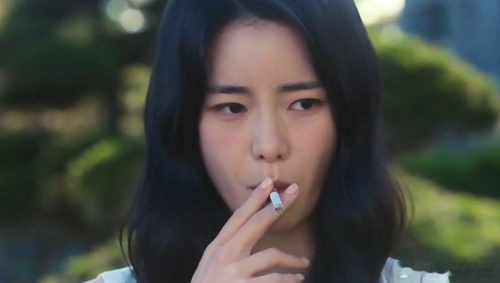 那些看起来疯狂性感的女演员韩剧中抽烟镜头😎 