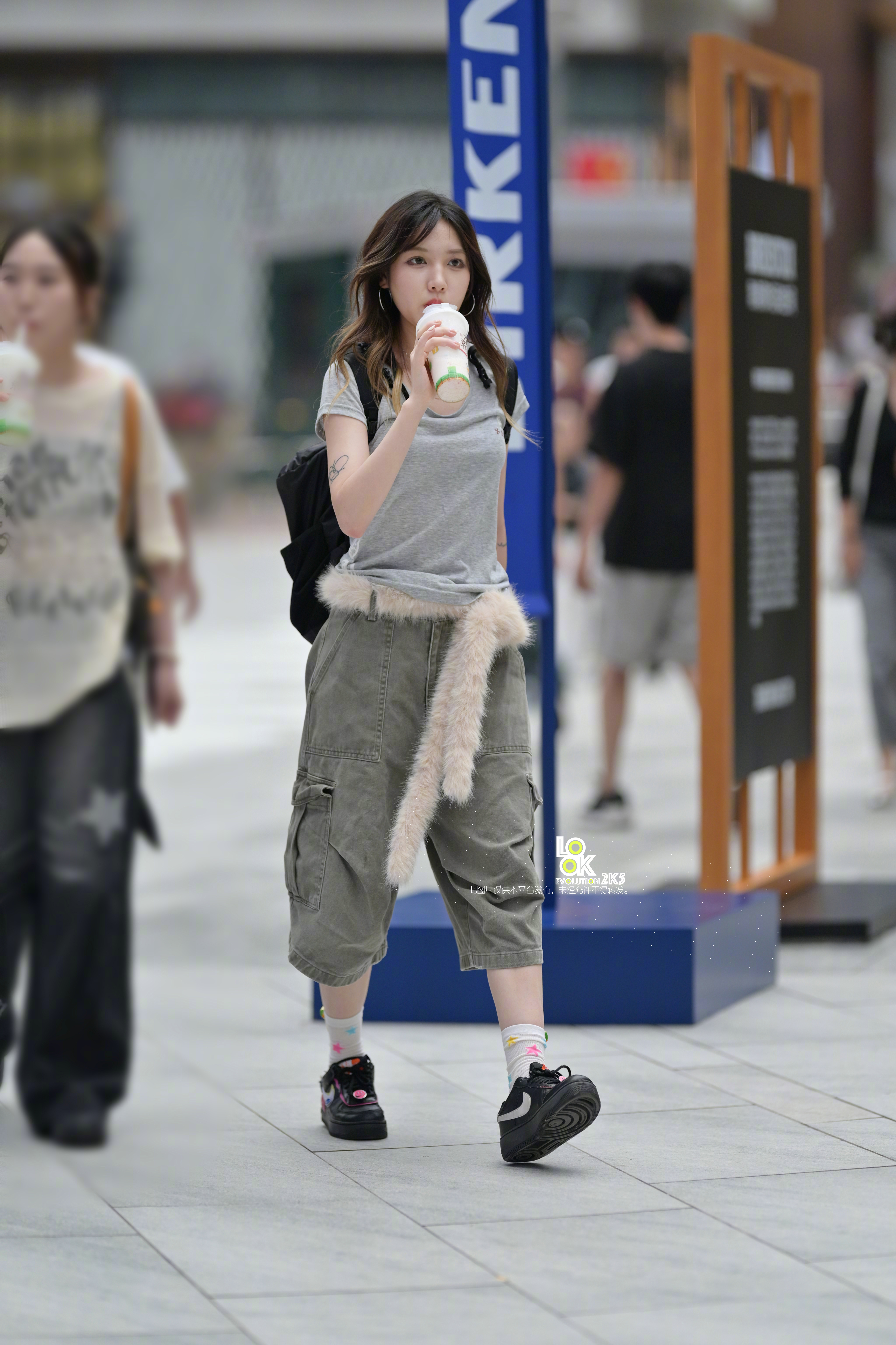 小姐姐再来一张 ​​​