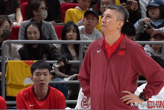 11月28日晚，中国男篮在五棵松体育馆的世预赛主场首战就遭遇“开门黑”，76比8